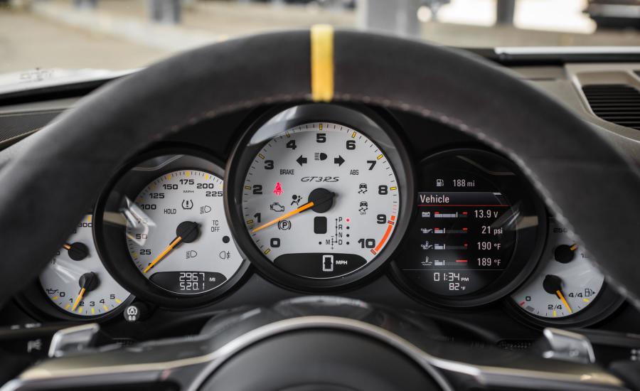 Панель приборов Porsche 911 GT3 RS 2016 года  (NA) (фото 22 из 22)